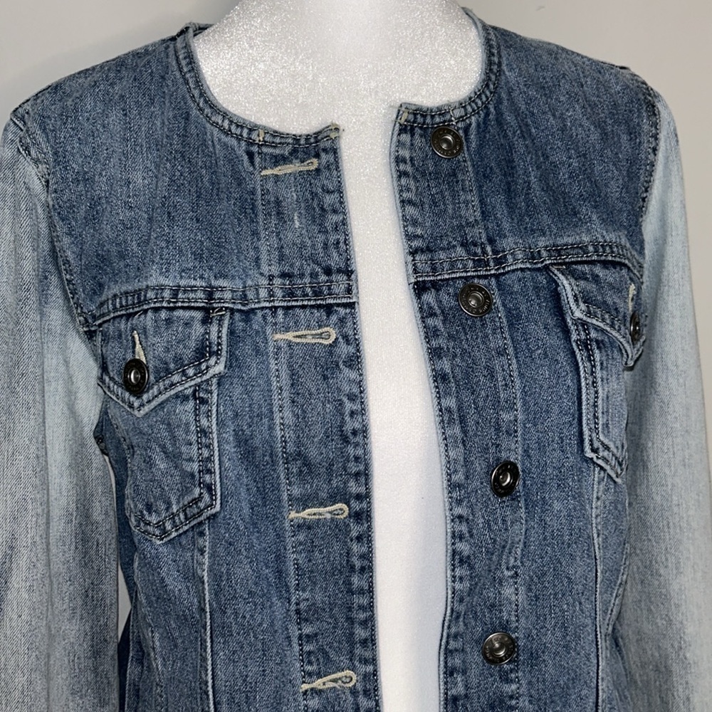 Two by Vince Camuto Two Toned Distressed Jean Jacket Size Small - Picture 2 of 10